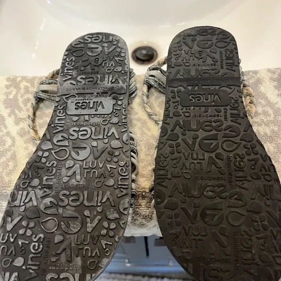 Stylish Braided Sandals in Gray - Picture 2 of 2